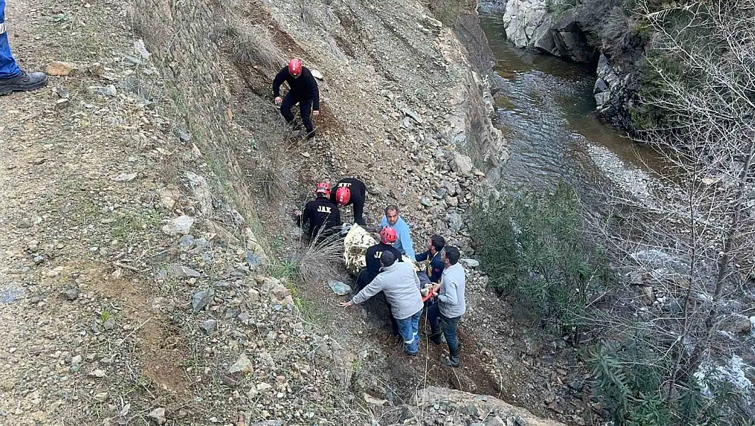 Dereye uçan motosiklet sürücüsünü JAK kurtardı