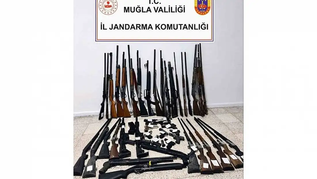 Milas’ta operasyon; Çok sayıda tüfek ve kurusıkı tabanca ele geçirildi