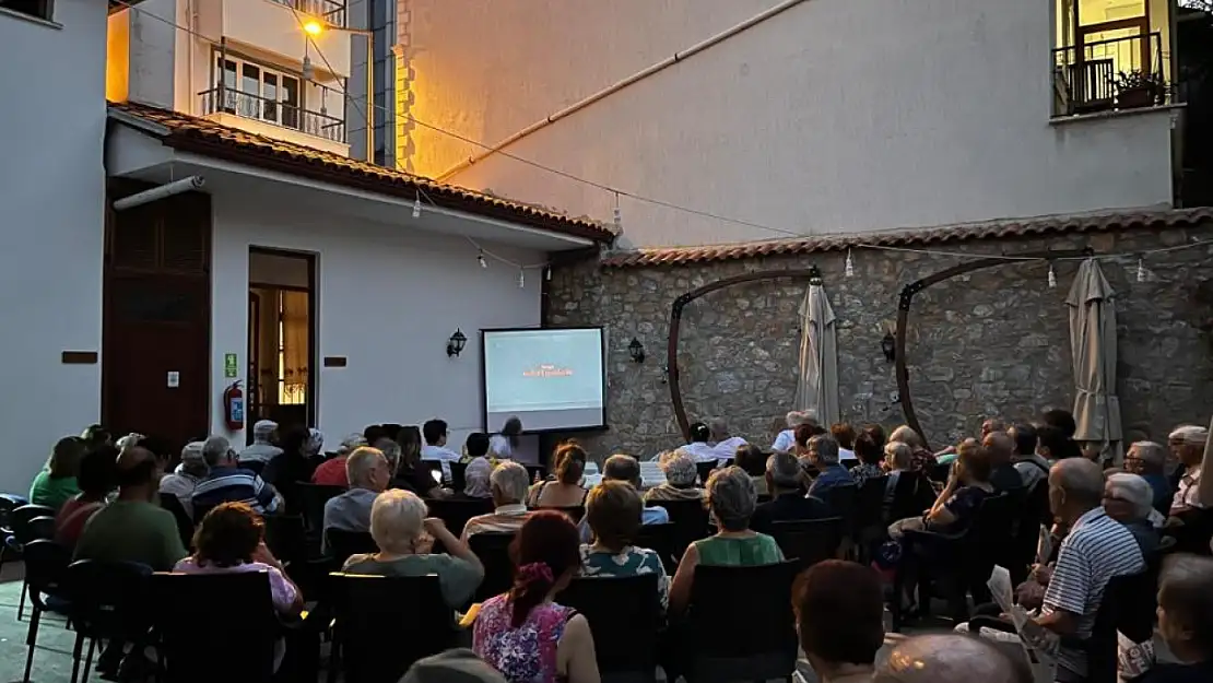 100 Yaş Evi'nde nostaljik sinema keyfi