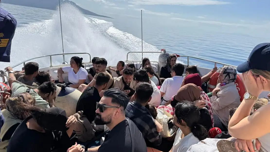95 düzensiz göçmen Yelkenli'de yakalandı