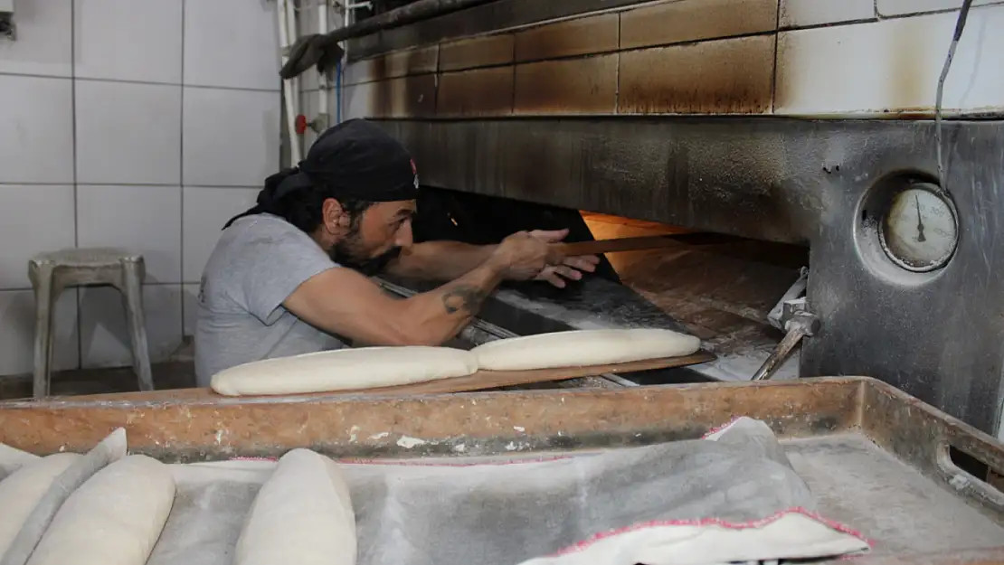 Alev alev ekmek mesaisi! Fıreıncılar 45 derecede Muğla'da mücadele veriyor