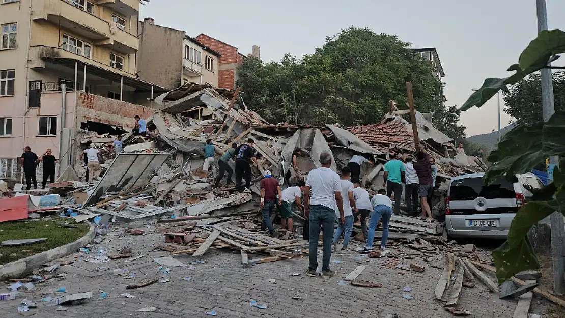 Balıkesir depreminde 1 kişi hayatını kaybetti, 29 kişi yaralandı