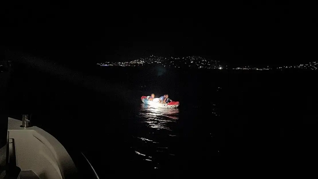 Bodrum açıklarında şişme kanoda 3 düzensiz göçmen yakalandı
