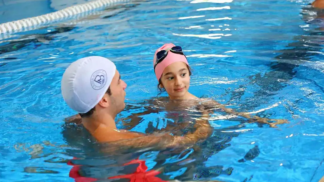 Bodrum Belediyesi'nin ücretsiz yüzme kursları başladı