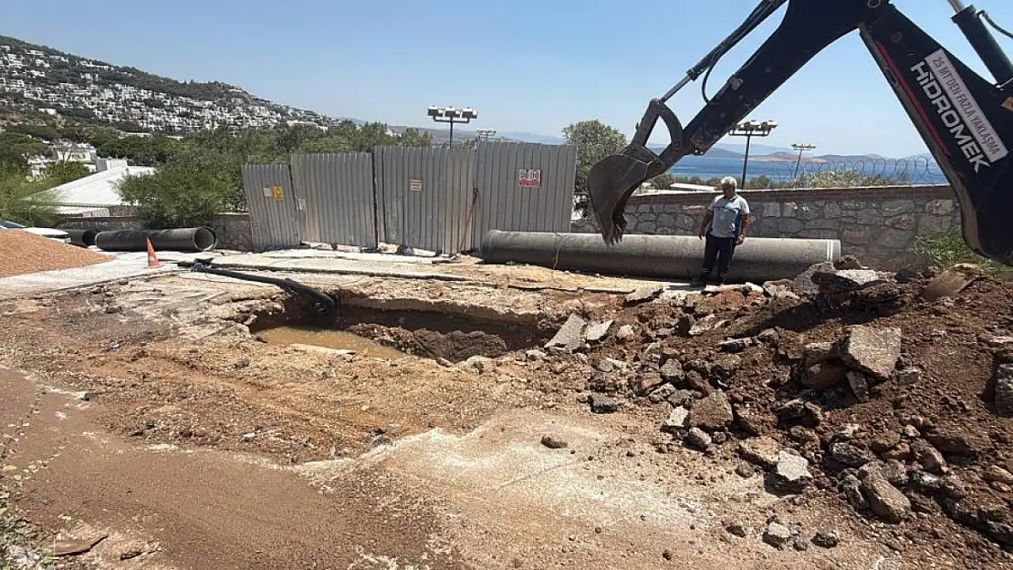 Bodrum'da ana ihale su hattı patladı! Siteyi su bastı
