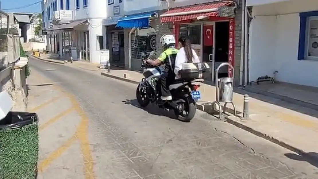 Bodrum'da AYT'yeyetişemeyen öğrencinin imdadına trafik polisleri yetişti