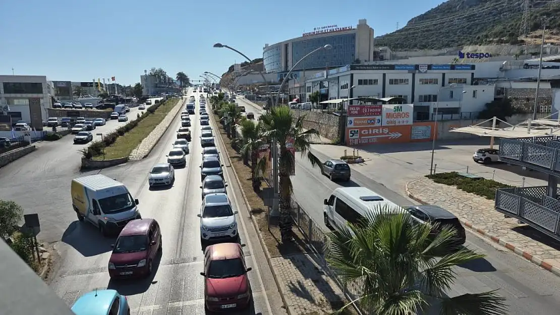 Bodrum'da bayram yoğunluğu: 50 bin araç giriş yaptı