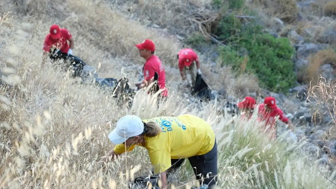 Bodrum'da çevre temizliği! 1,5 ton atık toplandı