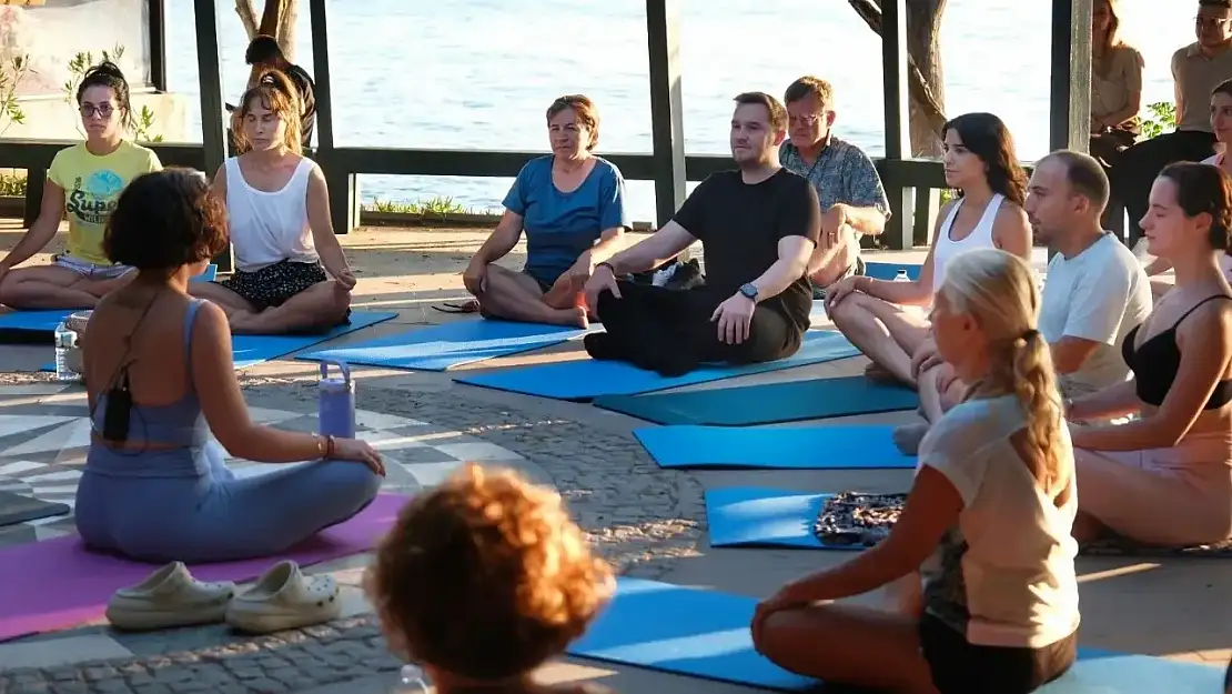 Bodrum'da gün batımı manzaralı Açık Hava Yoga Günleri!