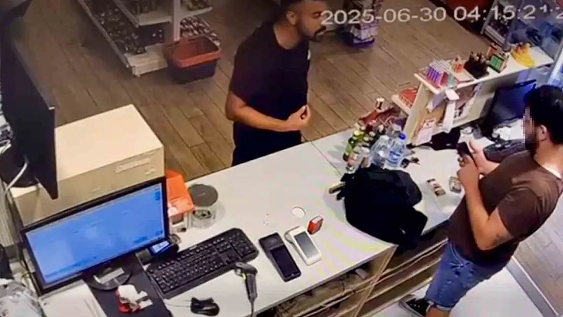 Bodrum'da iki paket sigara için kasiyeri bıçakladılar