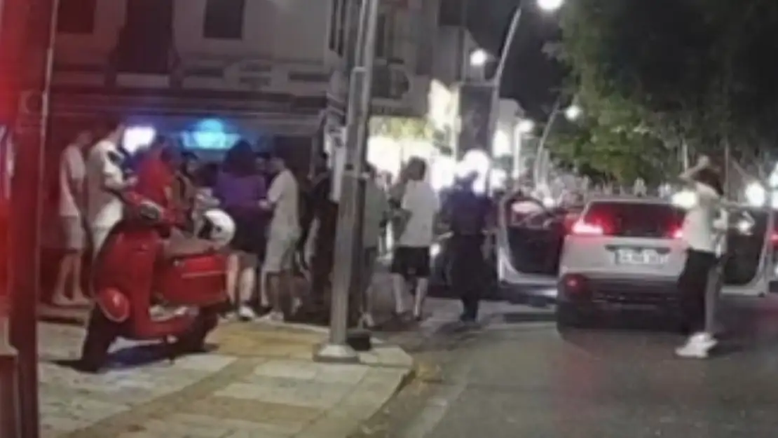 Bodrum'da iki sürücü birbirine girdi: O anlar kameraya yansıdı