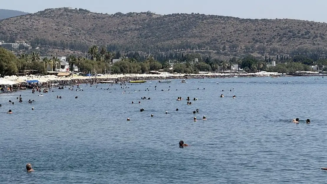 Bodrum'da kavurucu sıcaklar insan seli oluşturdu