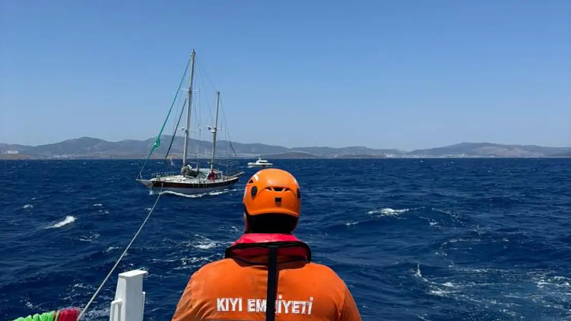 Bodrum'da tekne sürüklendi! KIYEM ekipleri kurtardı