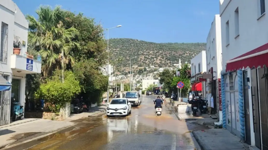 Bodrum'da yine su borusu patladı!