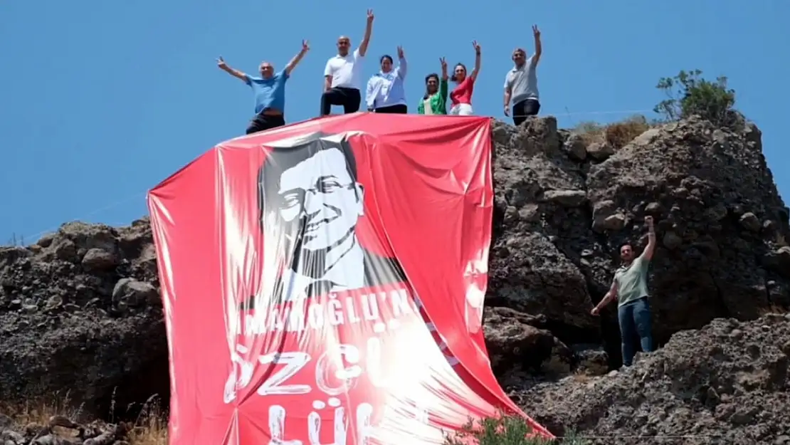Bodrum Göktepe Dağı'na dev 'İmamoğlu'na Özgürlük' pankartı asıldı