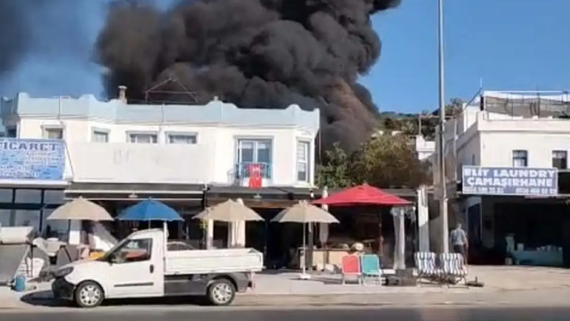 Bodrum Yalıkavak'ta depo yangını! Dumanlar gökyüzünü sardı!