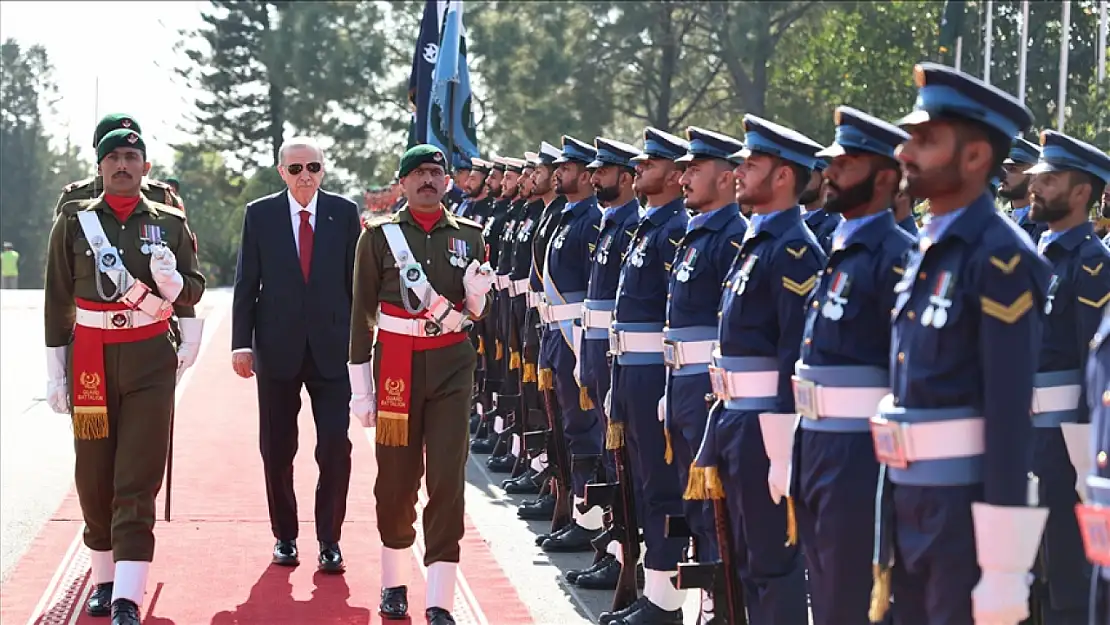 Cumhurbaşkanı Erdoğan, Pakistan'da temaslarına başladı