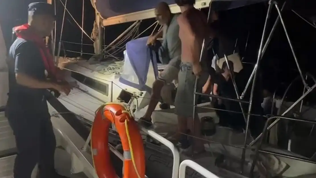 Datça açıklarında yelkendi durduruldu: 27 düzensiz göçmen yakalandı