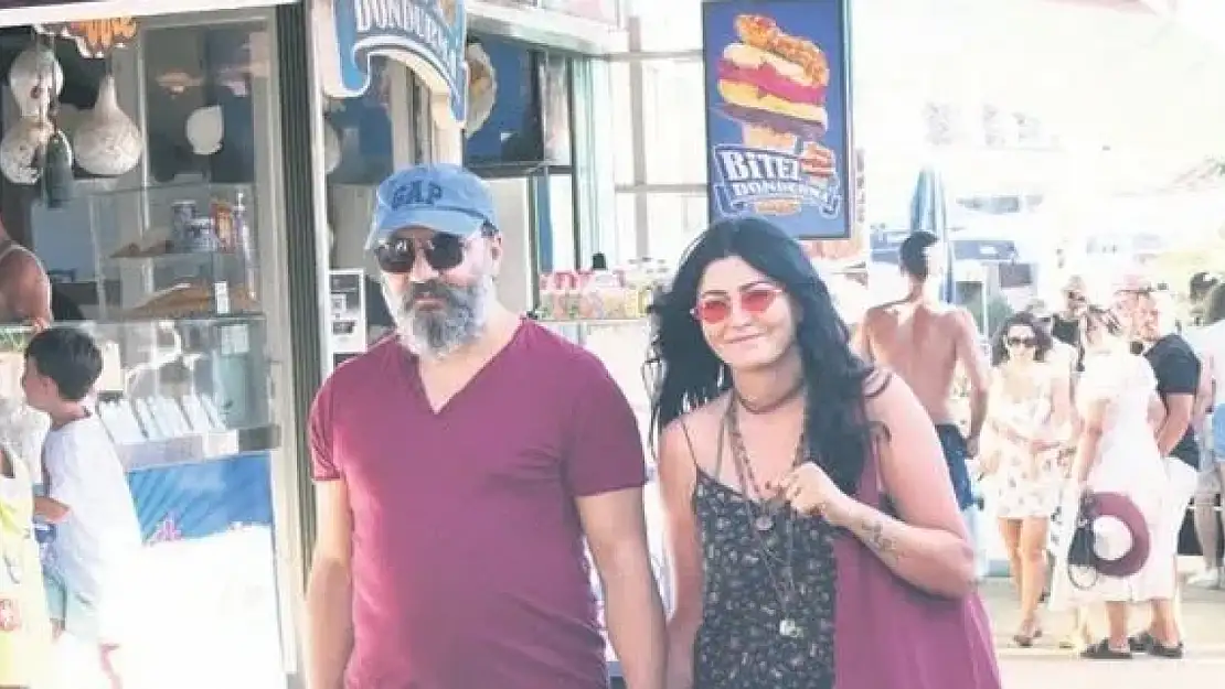 Deniz Çakır ile eşi Bodrum sokaklarında el ele!