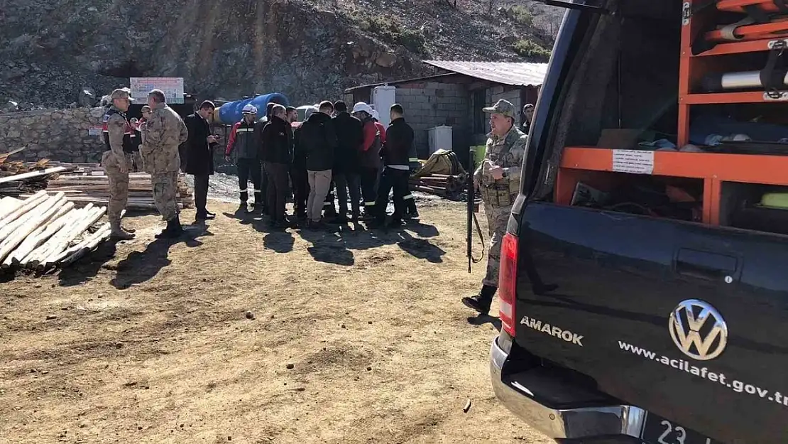 Elazığ'da maden ocağı göçtü! İşçiler göçük altında kaldı