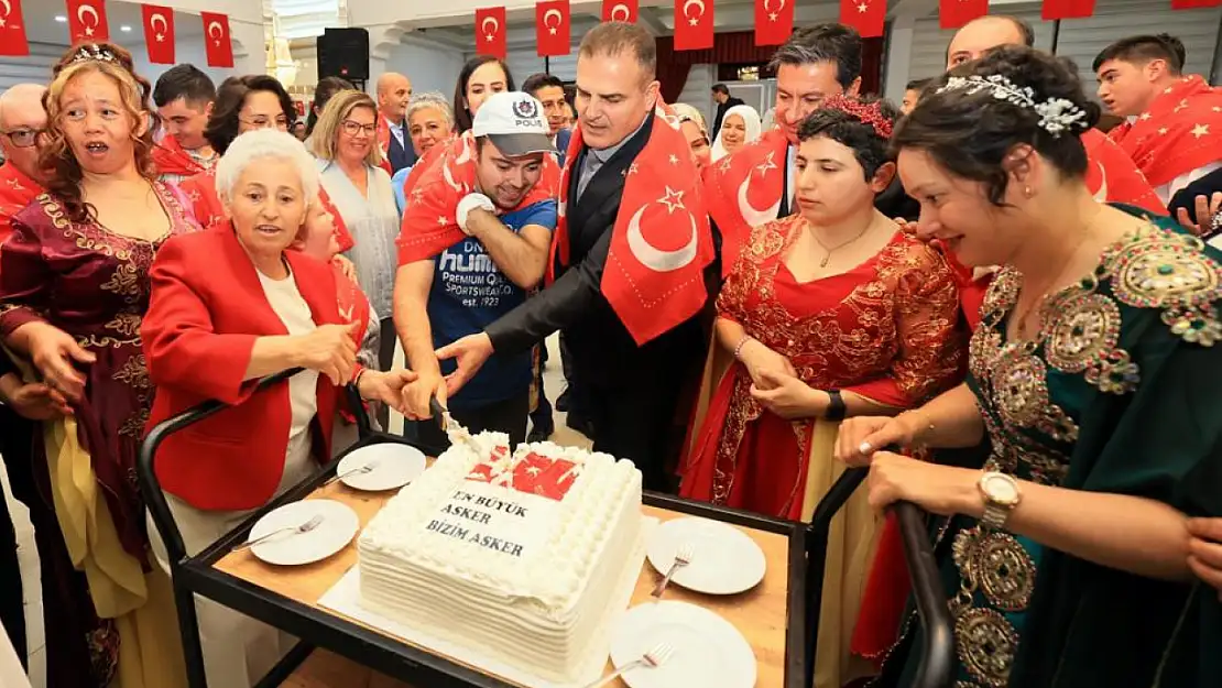 Engel tanımayan yürekler asker kınasında buluştu