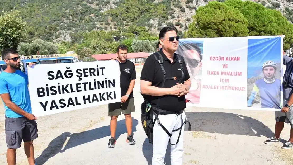 Fethiye Belediye Başkanı Karaca bisikletliler için paraşütle atladı!