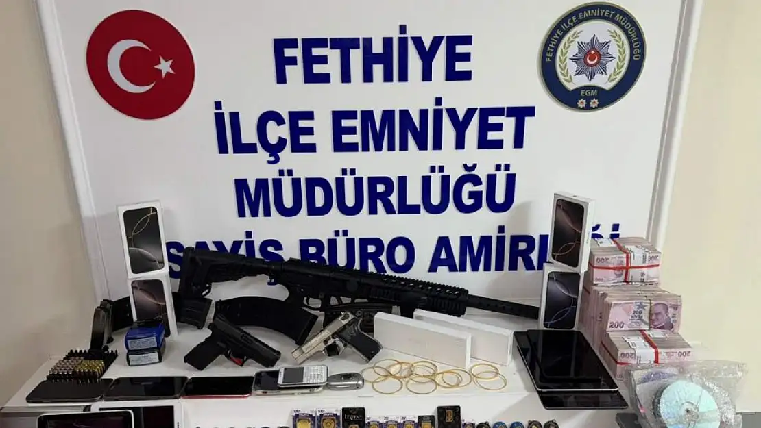 Fethiye'de aranan şüpheliye operasyon Altın, para ve silahla yakalandı
