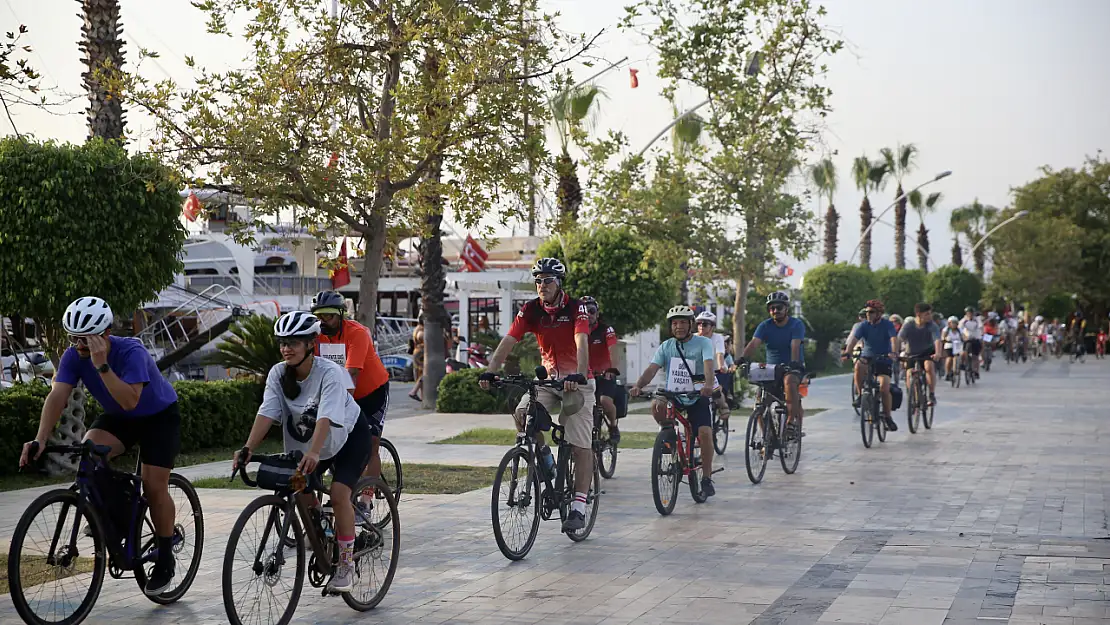 Fethiye'de bisikletçilerden sessiz sürüş