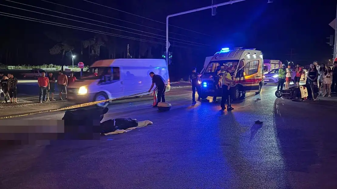 Fethiye'de kaza: Elektrikli motosiklet tırın altında kaldı