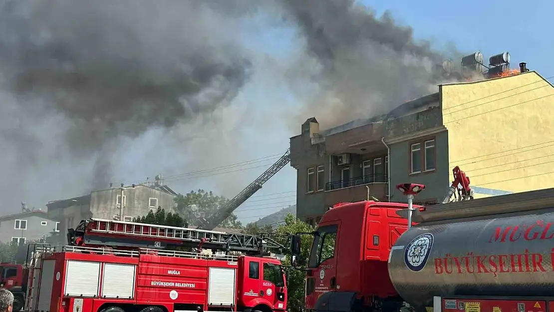 Fethiye'de korkutan yangın! Çatı katı küle döndü!
