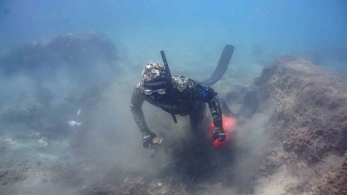 Gündoğan'da deniz dibi temizliği yapıldı