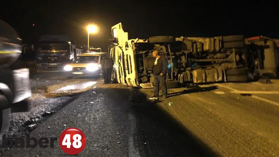 Ortaca'da Tır ile Kamyonet Çarpıştı.
