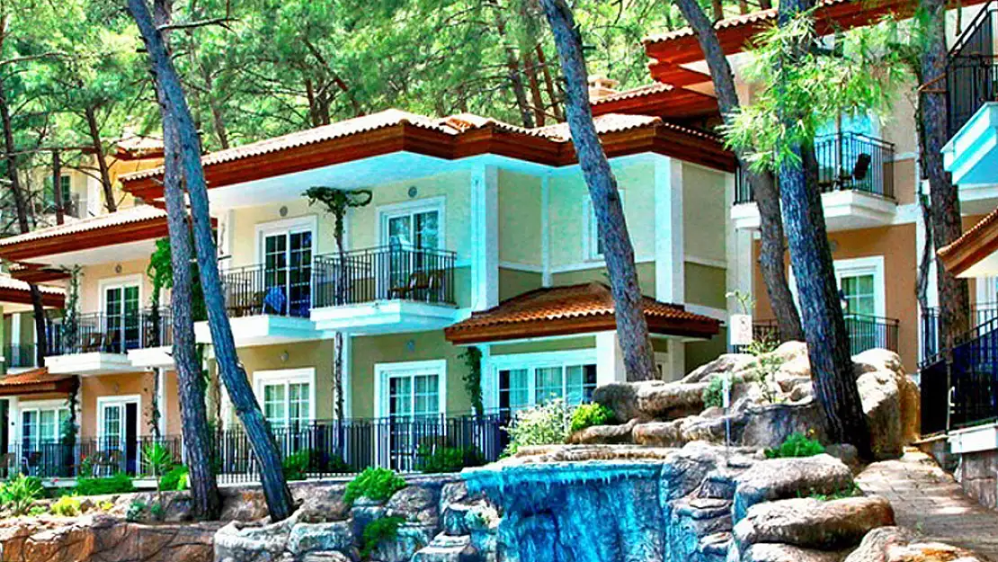 15 TEMMUZ'DA CUMHURBAŞKANI'NIN KALDIĞI OTEL ŞİFA DAĞITIYOR