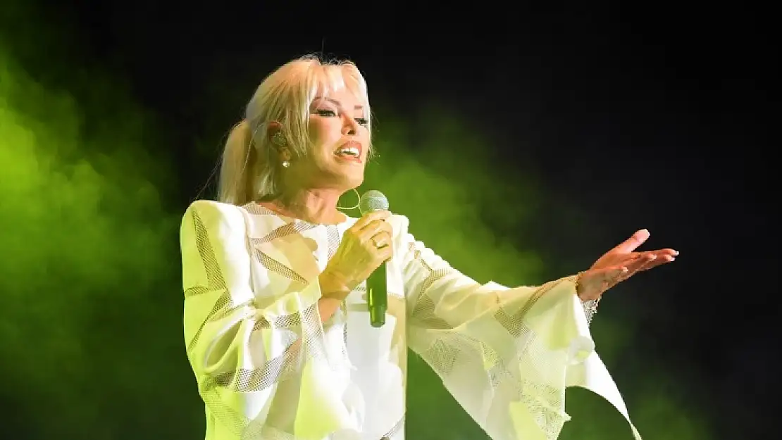AJDA PEKKAN BODRUM'DA KONSER VERDİ.