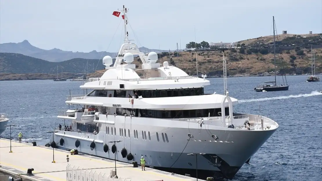 BODRUM'DA LÜKS YAT İÇİN 8 TANKERLİ YAKIT İKMALİ