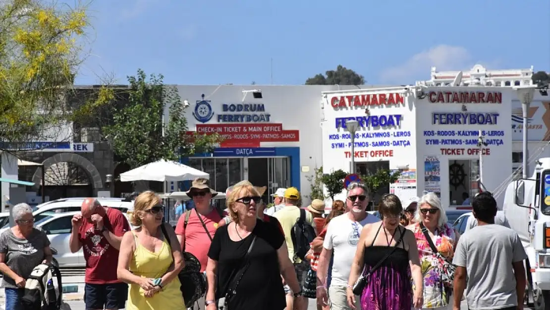 TATİL CENNETİ BODRUM YERLİ TURİSTLE 'BAYRAM' EDİYOR