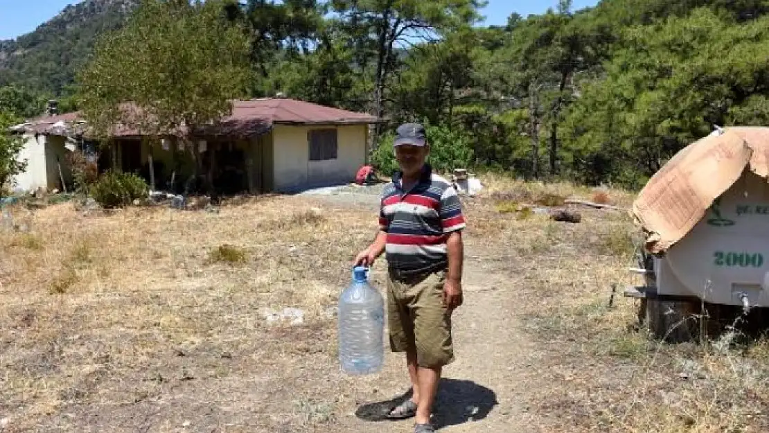 31 YILDIR EVLERİNE ELEKTRİK VE SU BAĞLATAMADILAR