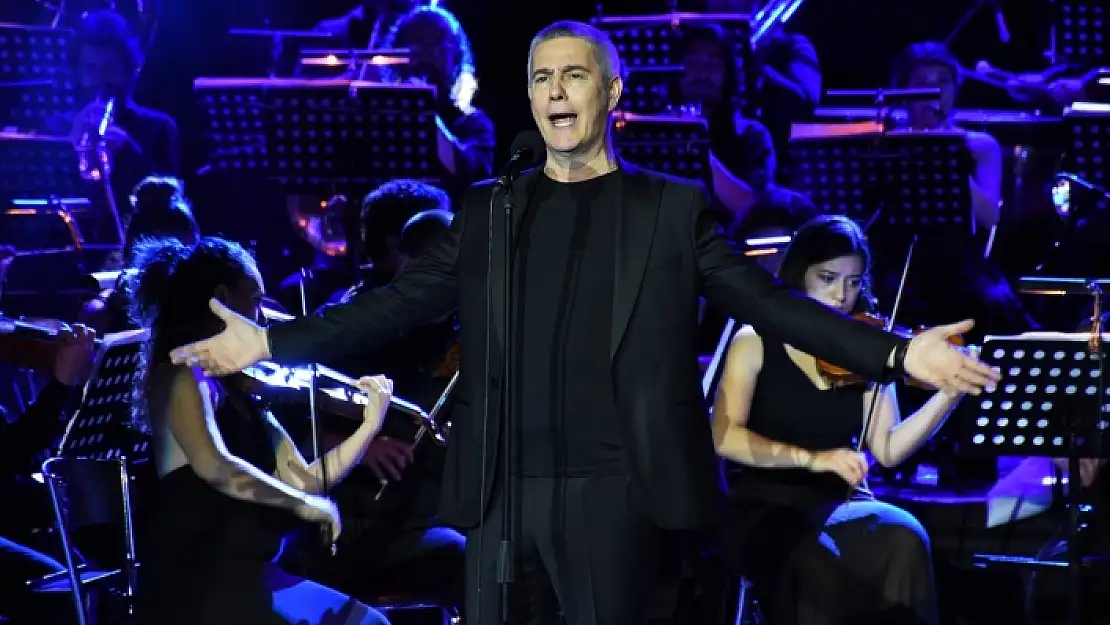 BODRUM'DAKİ KONSERDE İTALYAN ESİNTİSİ