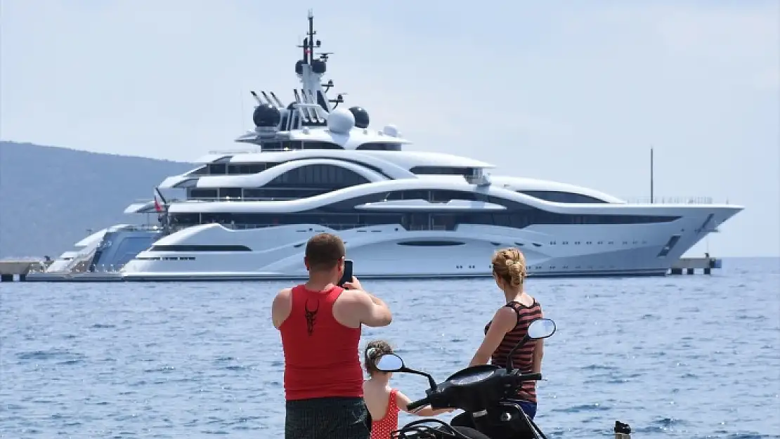 DÜNYANIN EN BÜYÜK YATLARINDAN AL LUSAİL BODRUM'DA
