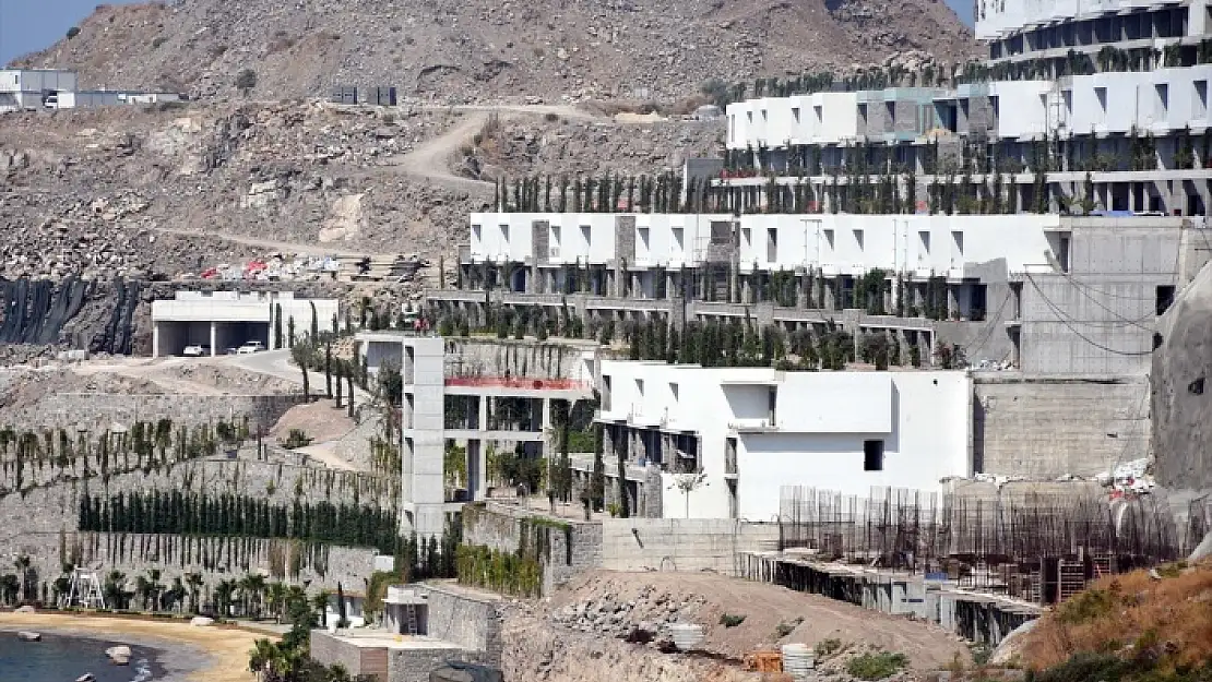 BODRUM'DA KANUNA AYKIRI YAPILARIN YIKIMINA BAŞLANDI