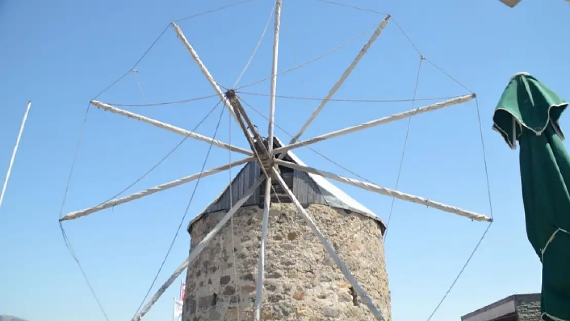 DÜNYA'DA ÖĞÜTME YAPABİLEN TEK YEL DEĞİRMENİ BODRUM'DA