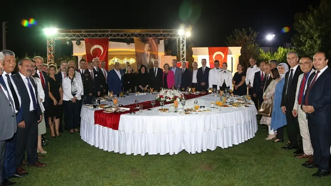 ESENGÜL CİVELEK'TEN 30 AĞUSTOS ZAFER BAYRAMI RESEPSİYONU