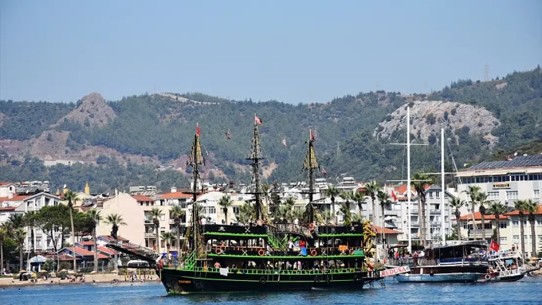 MARMARİS'TE BAYRAM YOĞUNLUĞU MAVİ TURLARA DA YANSIDI