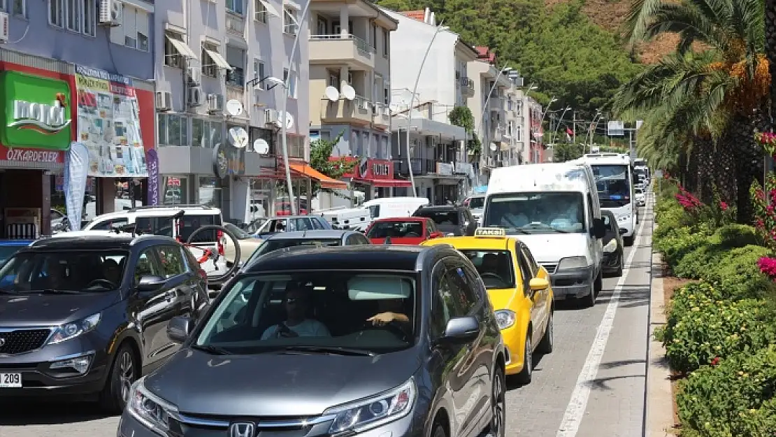 MUĞLA'DA KURBAN BAYRAMI SEBEBİYLE TRAFİK YOĞUNLUĞU YAŞANIYOR