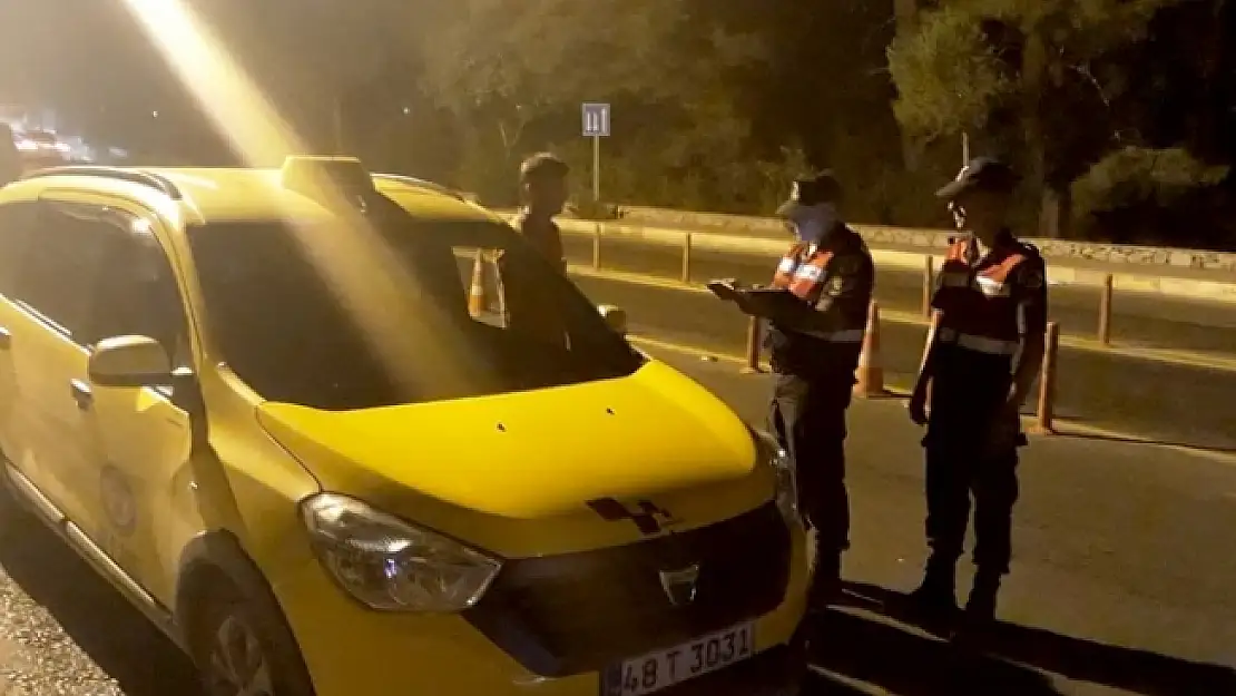 MUĞLA'DA TRAFİĞİ TEHLİKEYE DÜŞÜREN TAKSİCİLERE CEZA