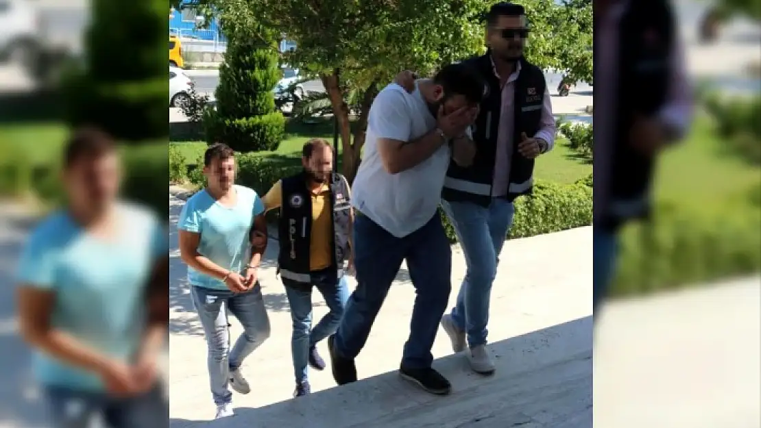 MİLAS'TA 25 KAÇAK GÖÇMEN VE 2 ORGANİZATÖR YAKALANDI