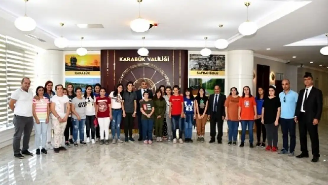 MİLASLI ÖZEL ÖĞRENCİLER KARABÜK VALİSİNİ ZİYARET ETTİ