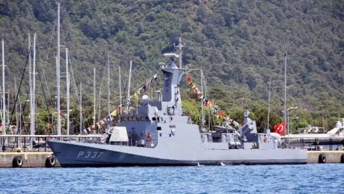 AKSAZ DENİZ ÜSSÜ LİMANI'NDA ASKERİ GEMİLER HALKA AÇILDI