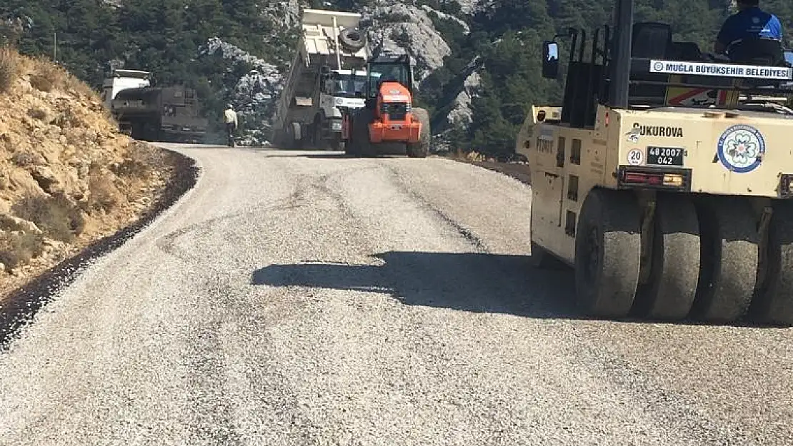 FETHİYE KARAAĞAÇ MAHALLESİNDE 4 KİLOMETRELİK YOL ASFALTLANDI