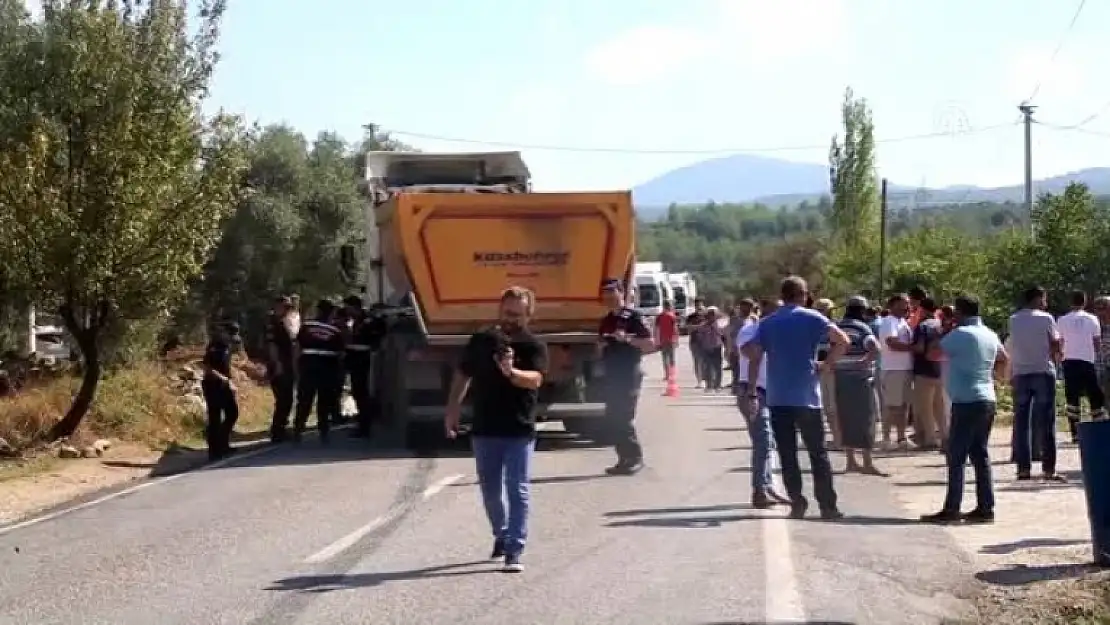 TRAKTÖR TIRLA ÇARPIŞTI 1 ÖLÜ
